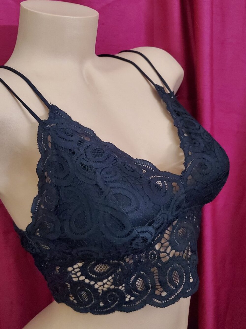 Victorias Secret PINK Black Medallion Lace Bralette Medium M Smocked Strappy Bra